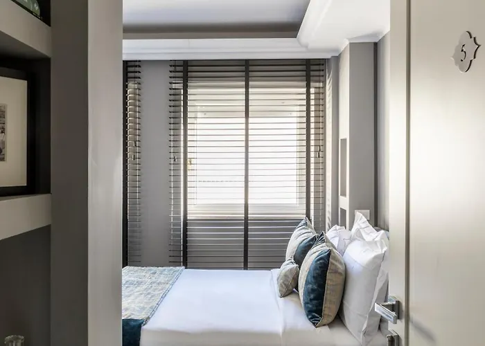 Naman Hotellerie - Condotti Roma